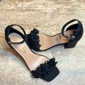Unisa women’s black chunk heel micro suede square toe heel. Size 7.